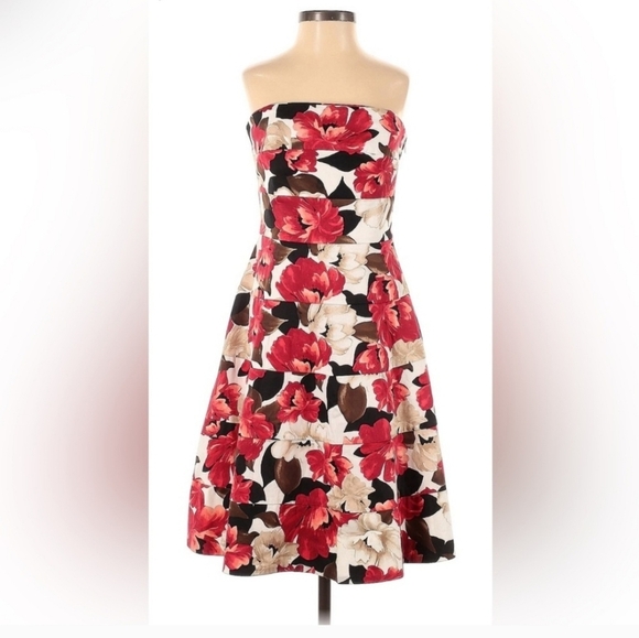 White House Black Market Red Floral Strapless Fit N Flare Dress Size 8 - Picture 2 of 5